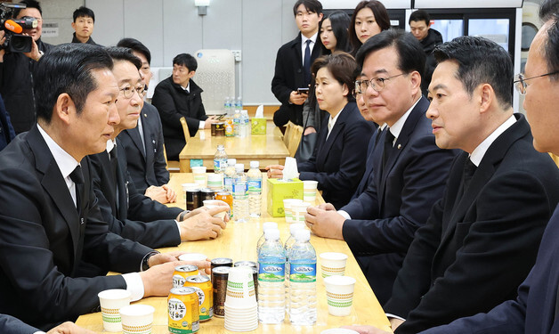 이해찬 빈소에서 만난 장동혁·정청래 "좋은 정치 했으면" 뜻 모아