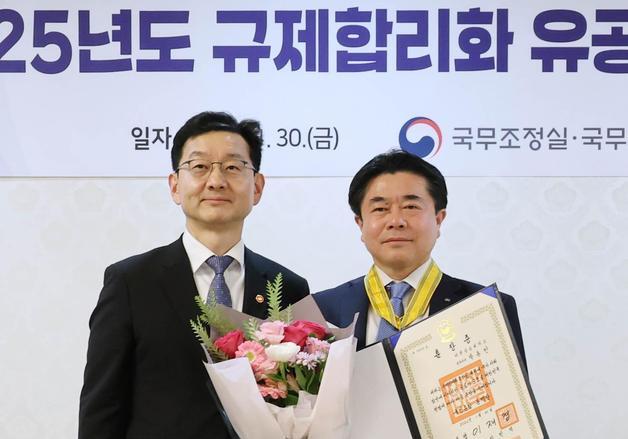 박동민 대한상의 전무, 국민훈장 동백장 수훈…규제합리화 기여