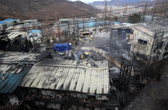 김해 비철금속 공장 화재 나흘 만에 완진…21억여원 재산피해