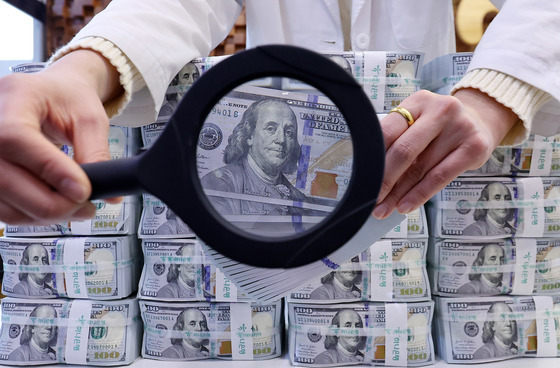 "환율 방어에 투입" 1월 외환보유액 4259억 달러…21.5억 달러↓