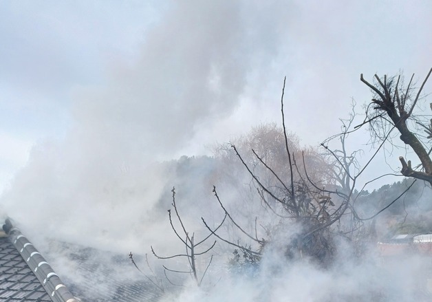 여수 주택서 쓰레기 태우다 화재…불 끄던 이웃 얼굴 화상