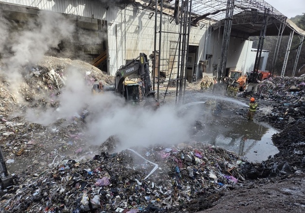 단양 폐기물업체 화재 21시간 만에 주불 진화