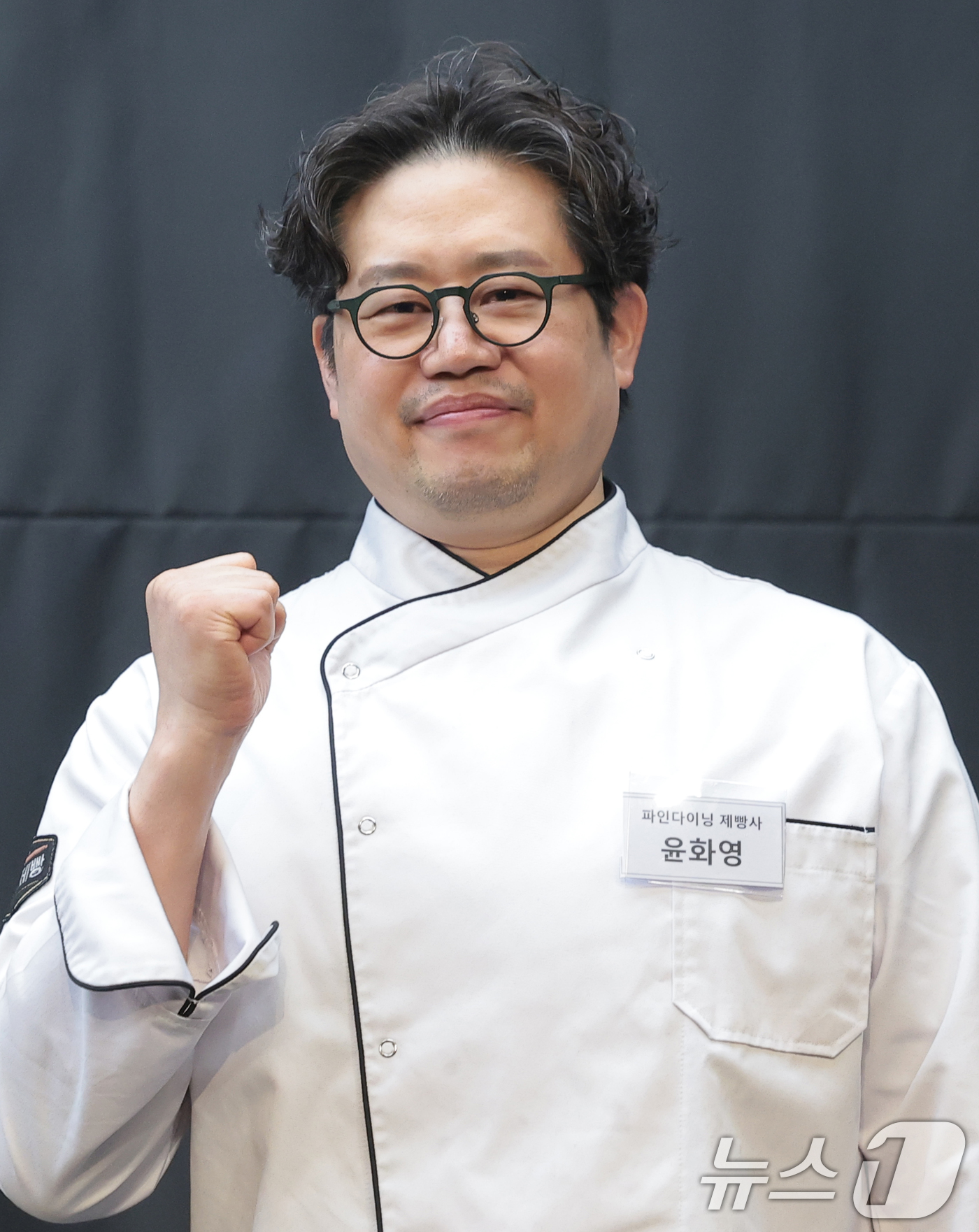 (서울=뉴스1) 권현진 기자 = 참가자 윤화영이 30일 서울 마포구 스태포드호텔에서 열린 MBN K-베이커리 서바이벌 ‘천하제빵 : 베이크 유어 드림’ 제작발표회에 참석해 포즈를 …