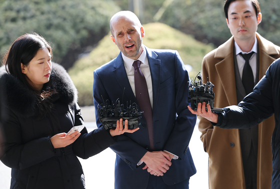 경찰, 로저스 쿠팡 대표 재소환 조율…과로사·위증 의혹 조사