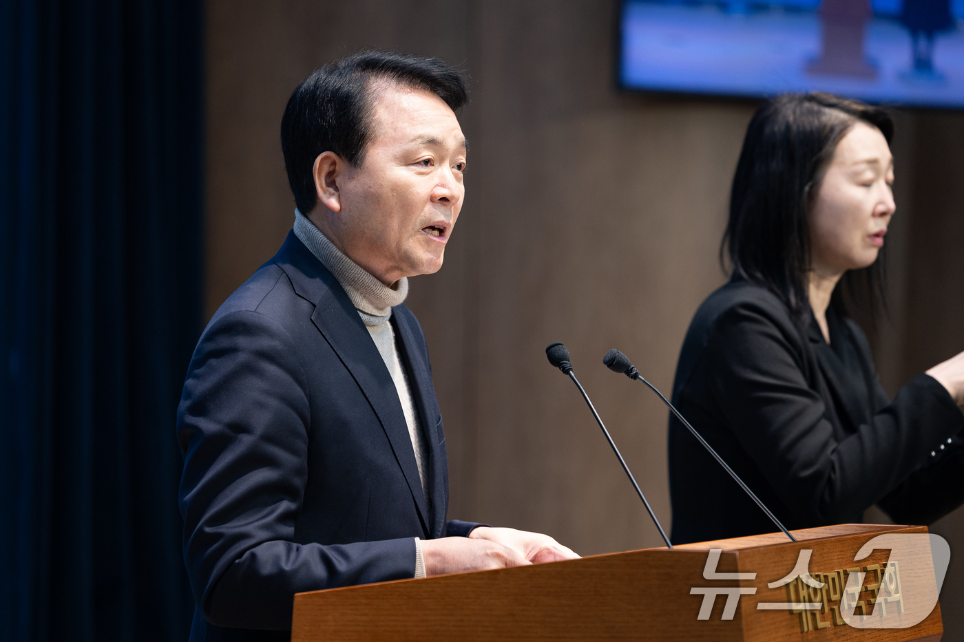 (서울=뉴스1) 유승관 기자 = 성일종 국민의힘 의원이 30일 서울 여의도 국회 소통관에서 더불어민주당이 발의한 충남대전통합특별법 철회를 촉구하고 있다. 2026.1.30/뉴스1