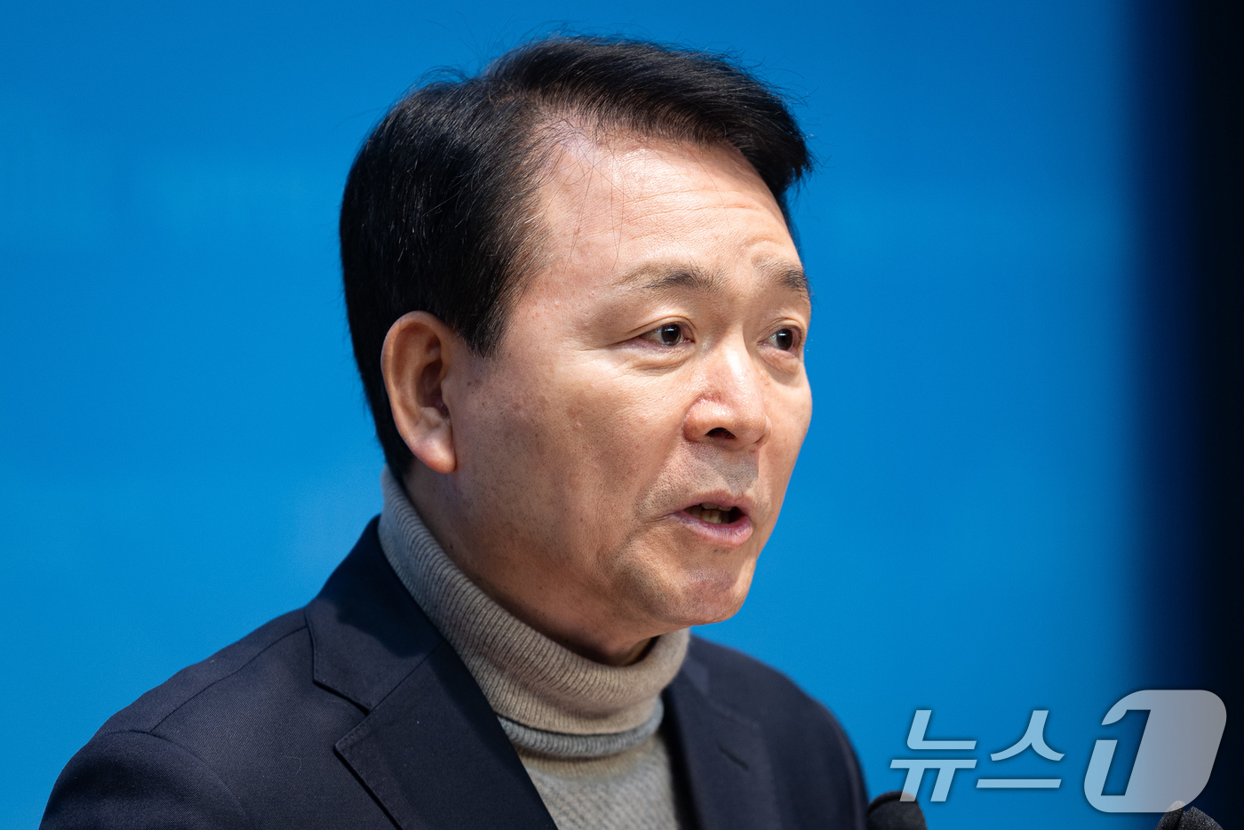 (서울=뉴스1) 유승관 기자 = 성일종 국민의힘 의원이 30일 서울 여의도 국회 소통관에서 더불어민주당이 발의한 충남대전통합특별법 철회를 촉구하고 있다. 2026.1.30/뉴스1