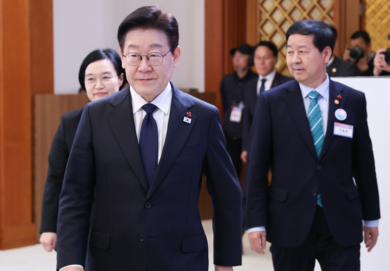 李대통령 1.4%p↑ 54.5%…'韓 제명' 국힘 2.5%p↓ 37% [리얼미터]