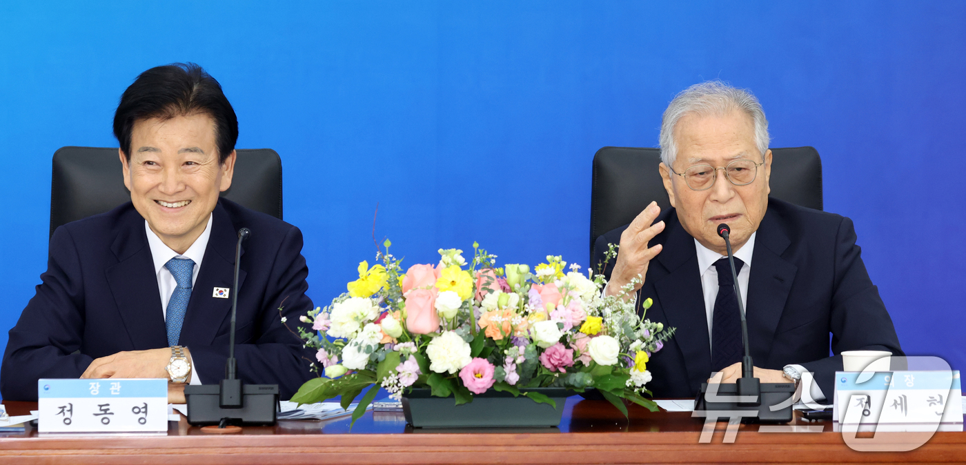 (서울=뉴스1) 김명섭 기자 = 정세현 평화통일고문회의 의장이 30일 서울 종로구 삼청동 통일부 남북회담본부에서 열린 출범식 및 전체회의에서 발언을 하고 있다. 이날 참석자들은 2 …