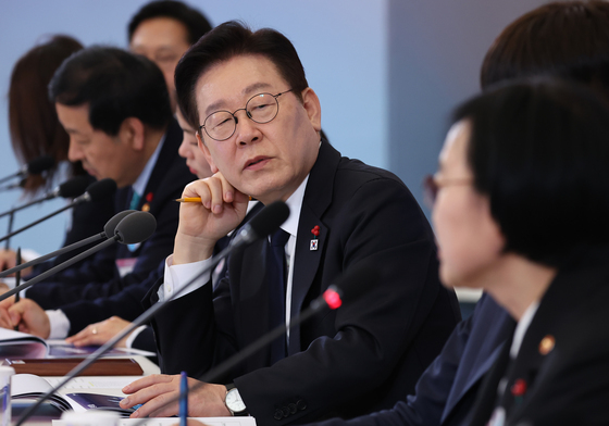 李대통령 "세금과 다른 설탕 부담금…냉철한 논쟁·토론 기대"