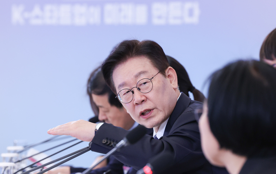 李대통령 "대중문화특별위원 5명 위촉…韓문화 세계서 더 빛나게 해주길"