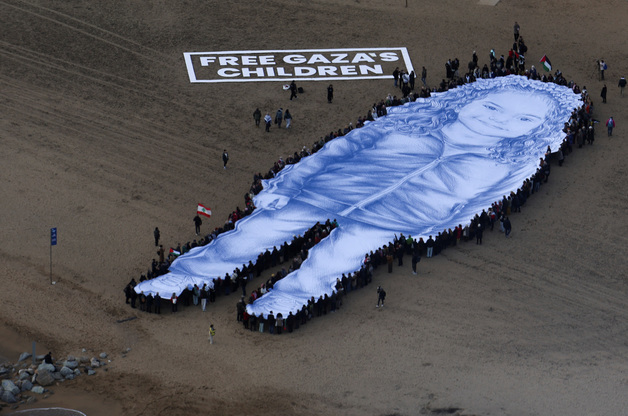 '힌드 라잡의 목소리' 그 5살 소녀 2주기…대형 초상화로 추모