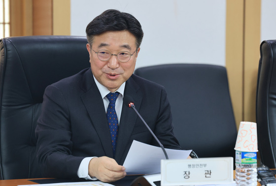 인사말하는 윤호중 장관