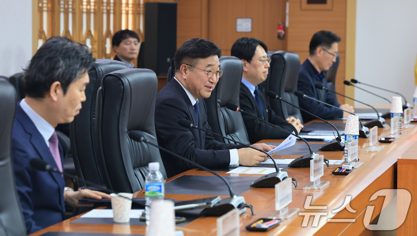 (서울=뉴스1) 임세영 기자 = 윤호중 행정안전부 장관이 30일 서울 종로구 정부서울청사에서 열린 제11기 정보공개위원회 위촉식에서 인사말을 하고 있다. 2026.1.30/뉴스1