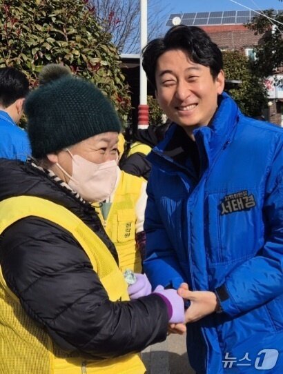 본문 이미지 - 서태경 더불어민주당 사상구 지역위원장(오른쪽) 모습.(서태경 출마예정자 측 제공. 재판매 및 DB금지)