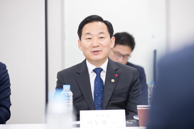 국방부 차관, 의전서열 2위로 높아진다…개정안 입법 예고