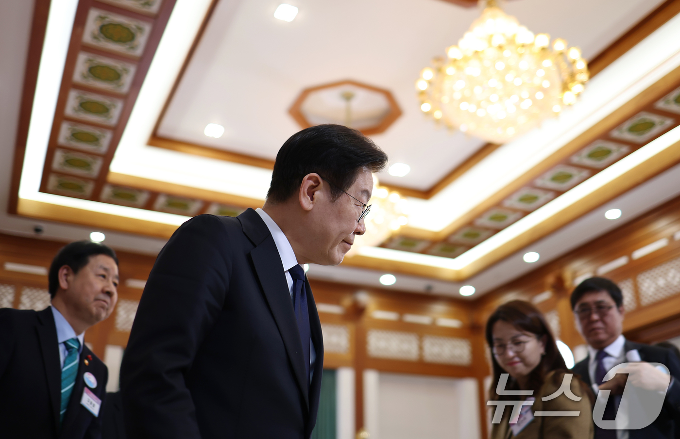 (서울=뉴스1) 허경 기자 = 이재명 대통령이 30일 청와대에서 열린 국가창업시대 전략회의  'K-스타트업이 미래를 만든다'를 마친 뒤 이동하고 있다. 2026.1.30/뉴스1