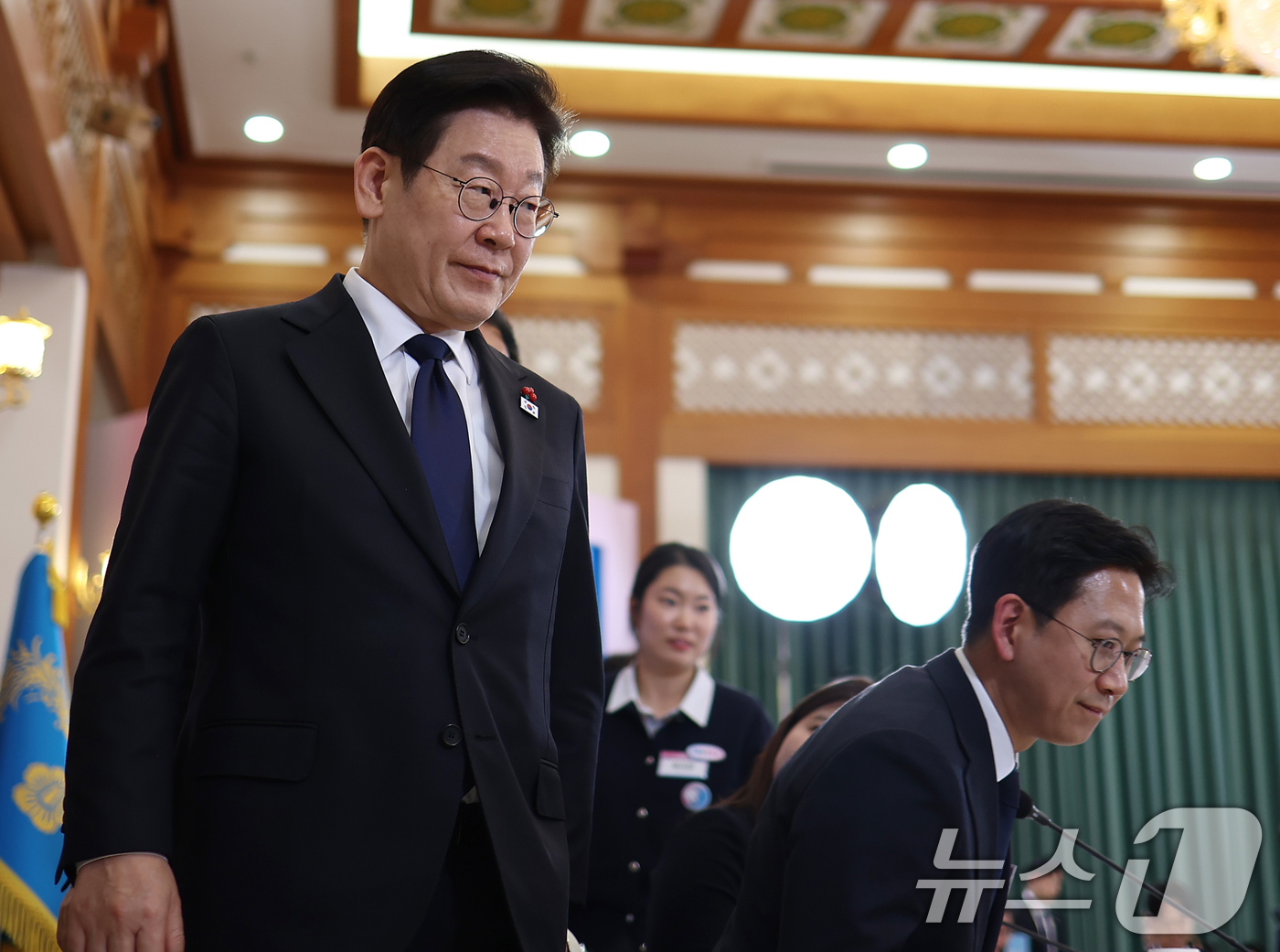 (서울=뉴스1) 허경 기자 = 이재명 대통령이 30일 청와대에서 열린 국가창업시대 전략회의  'K-스타트업이 미래를 만든다'를 마친 뒤 이동하고 있다. 2026.1.30/뉴스1