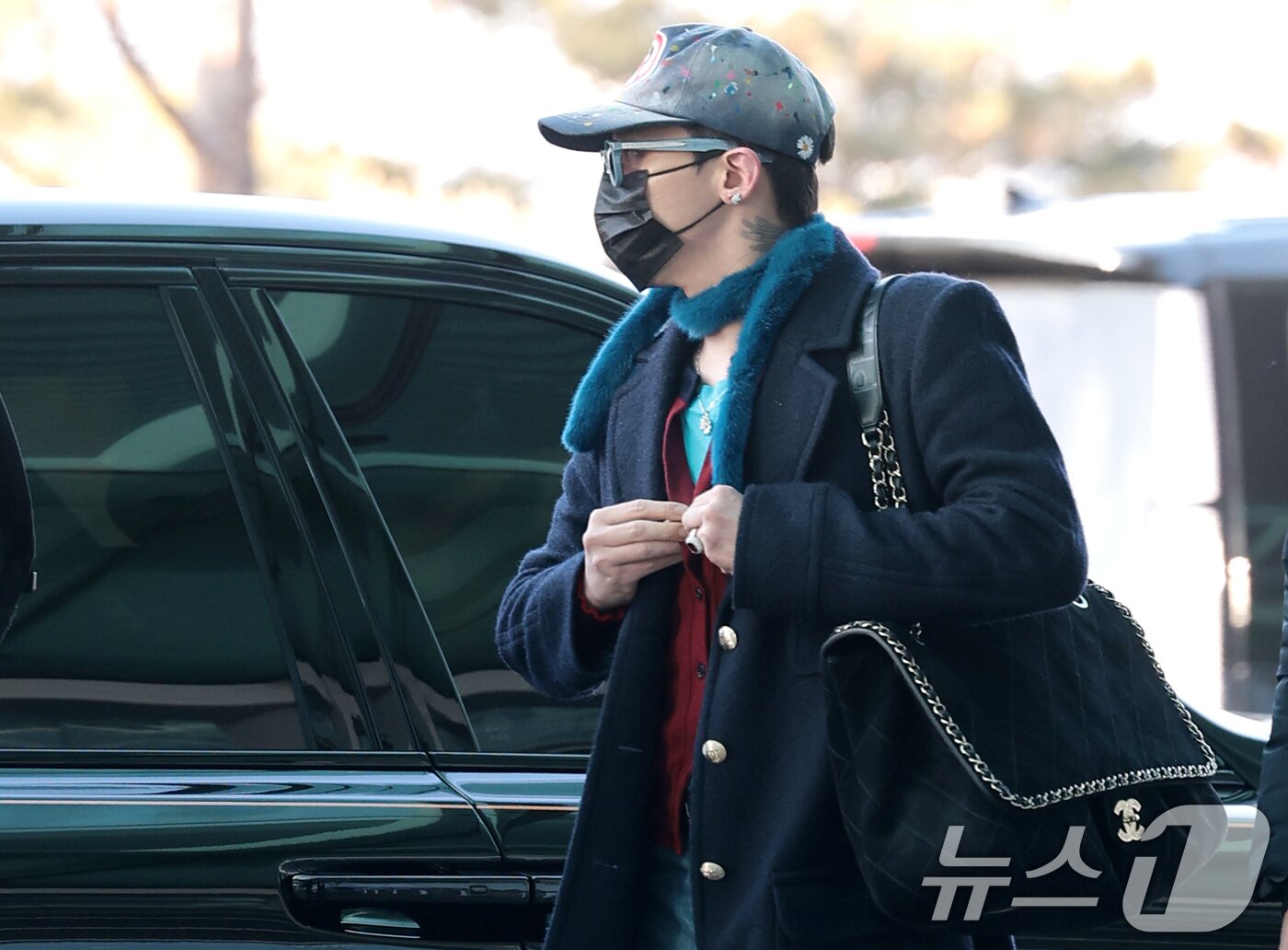 본문 이미지 - 빅뱅 지드래곤이 30일 해외 일정을 위해 인천공항을 통해 말레이시아로 출국하고 있다. ⓒ News1 권현진 기자