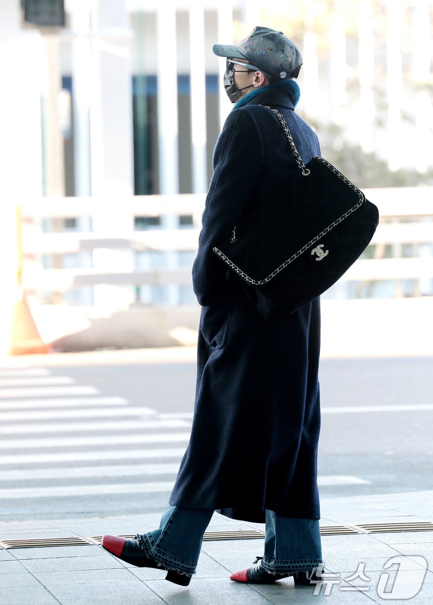 (인천공항=뉴스1) 권현진 기자 = 빅뱅 지드래곤이 30일 해외 일정을 위해 인천공항을 통해 말레이시아로 출국하고 있다. 2026.1.30/뉴스1