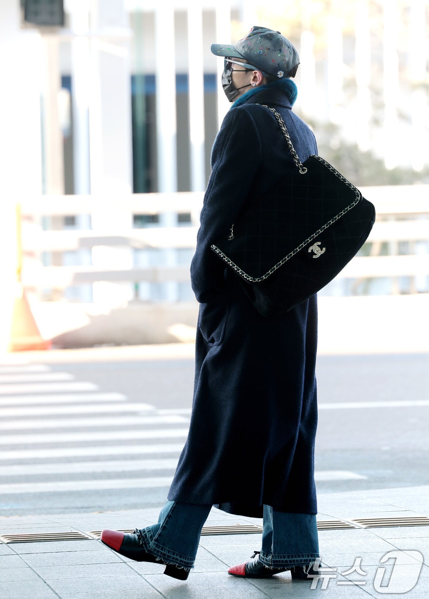 본문 이미지 - 빅뱅 지드래곤이 30일 해외 일정을 위해 인천공항을 통해 말레이시아로 출국하고 있다. ⓒ News1 권현진 기자