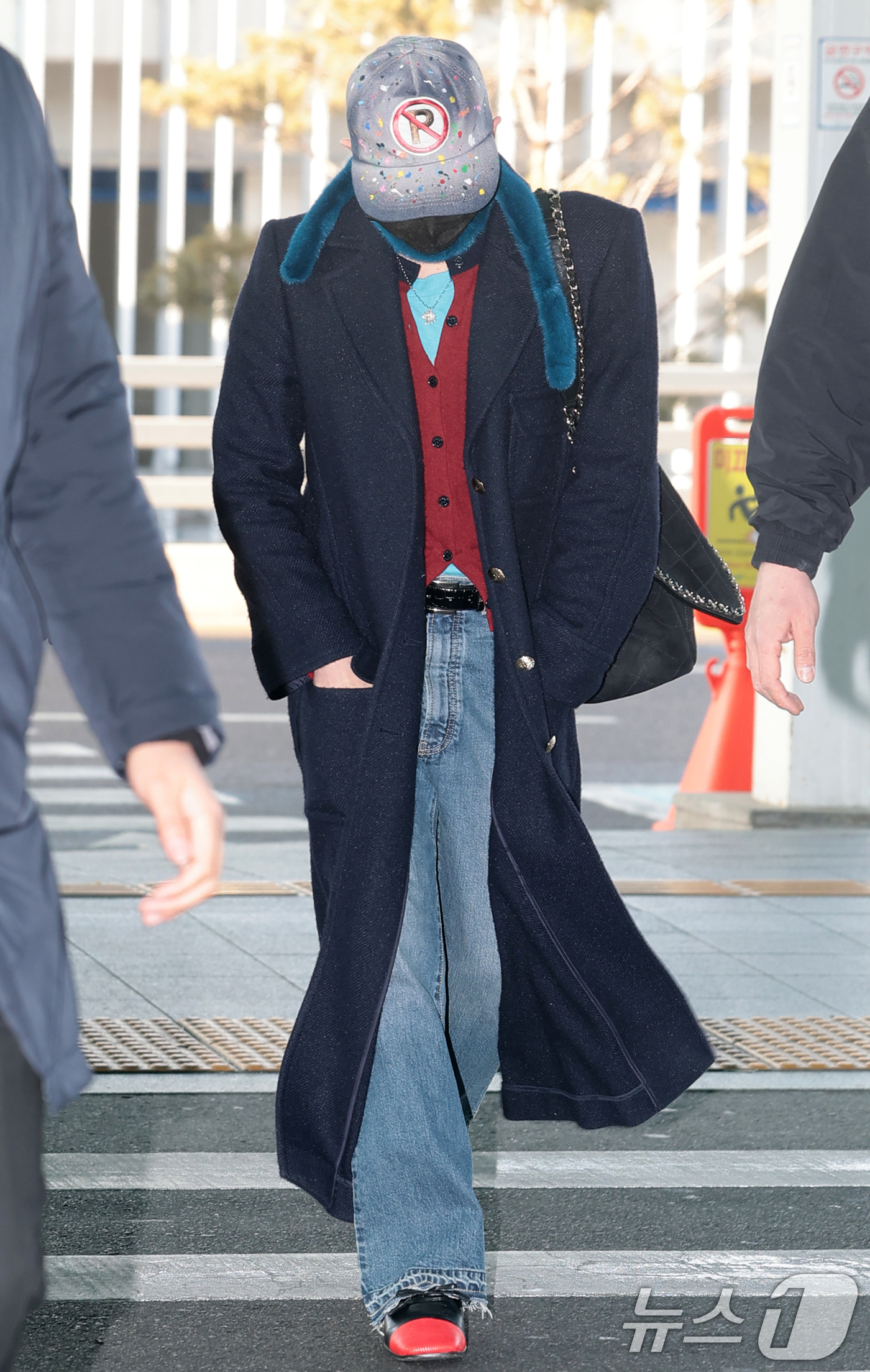 (인천공항=뉴스1) 권현진 기자 = 빅뱅 지드래곤이 30일 해외 일정을 위해 인천공항을 통해 말레이시아로 출국하고 있다. 2026.1.30/뉴스1