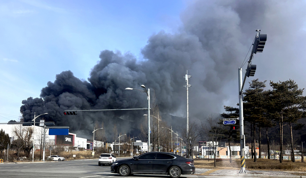 음성군 맹동면 펄프 공장서 불…근로자 2명 연락 두절