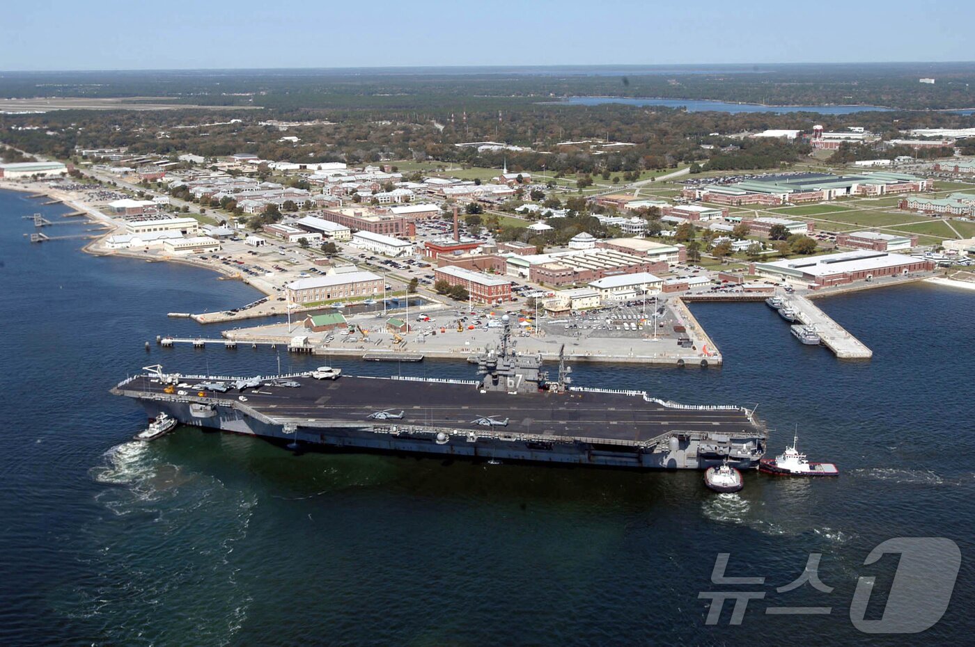 본문 이미지 - 미 해군의 두 번째 제럴드 R. 포드급 항공모함 '존 F. 케네디함'(CVN-79)이 첫 해상 시운전에 나섰다. 사진은 지난 2019년 촬영된 케네디함의 모습. ⓒ 로이터=뉴스1 ⓒ News1 문영광 기자