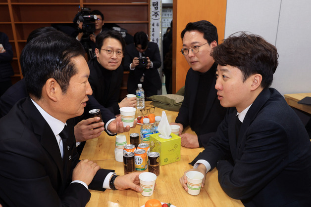 이해찬 빈소 찾은 이준석…"민주화 과정 큰 역할" 애도(종합)