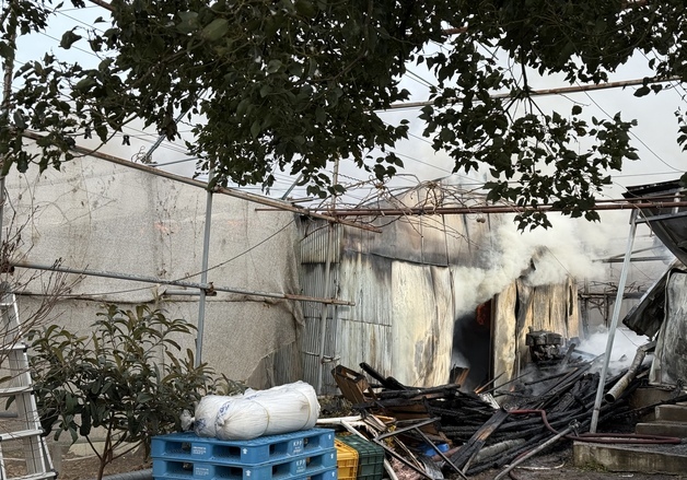 제주시 가건물 화재 두시간 만에 초진…20대 여성 숨진 채 발견(종합)