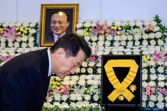 故 이해찬 전 총리 빈소 찾은 오세훈 시장