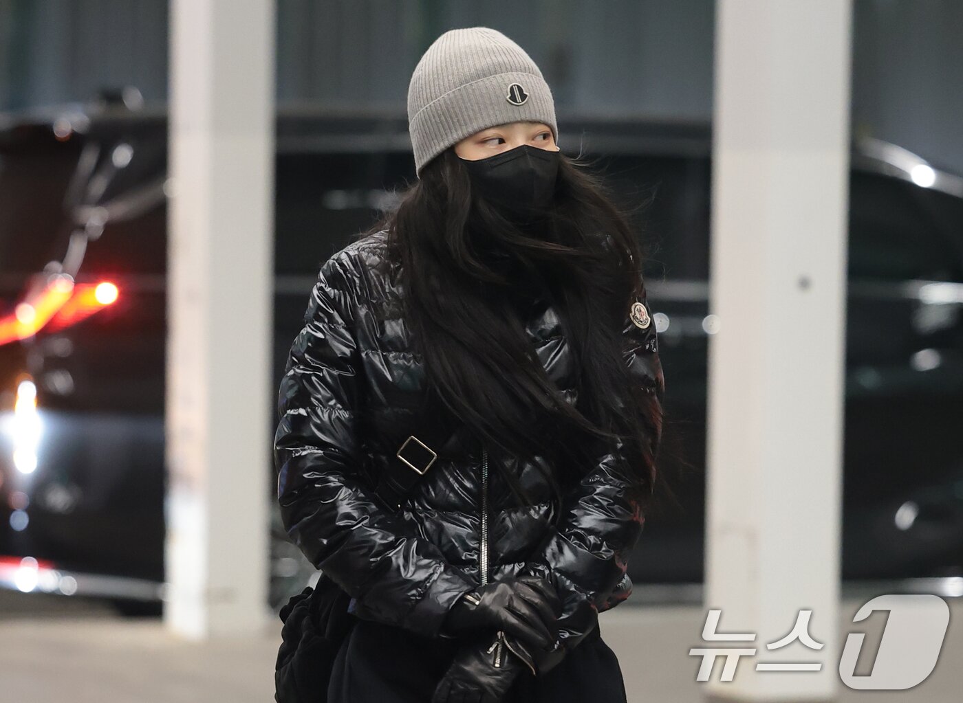 본문 이미지 - 블랙핑크 제니가 해외 일정을 위해 30일 인천국제공항을 통해 미국 LA로 출국하고 있다. 2026.1.30/뉴스1 ⓒ News1 권현진 기자