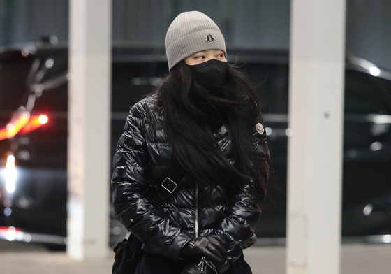 [영상] LA 가는 제니 '샤넬' 버리고 선택한 브랜드는?