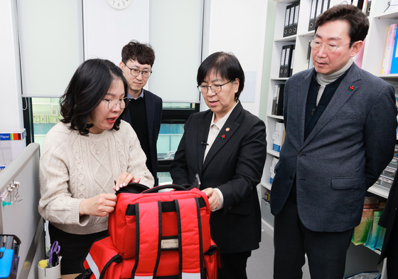 재택의료센터 현장점검하는 정은경 장관