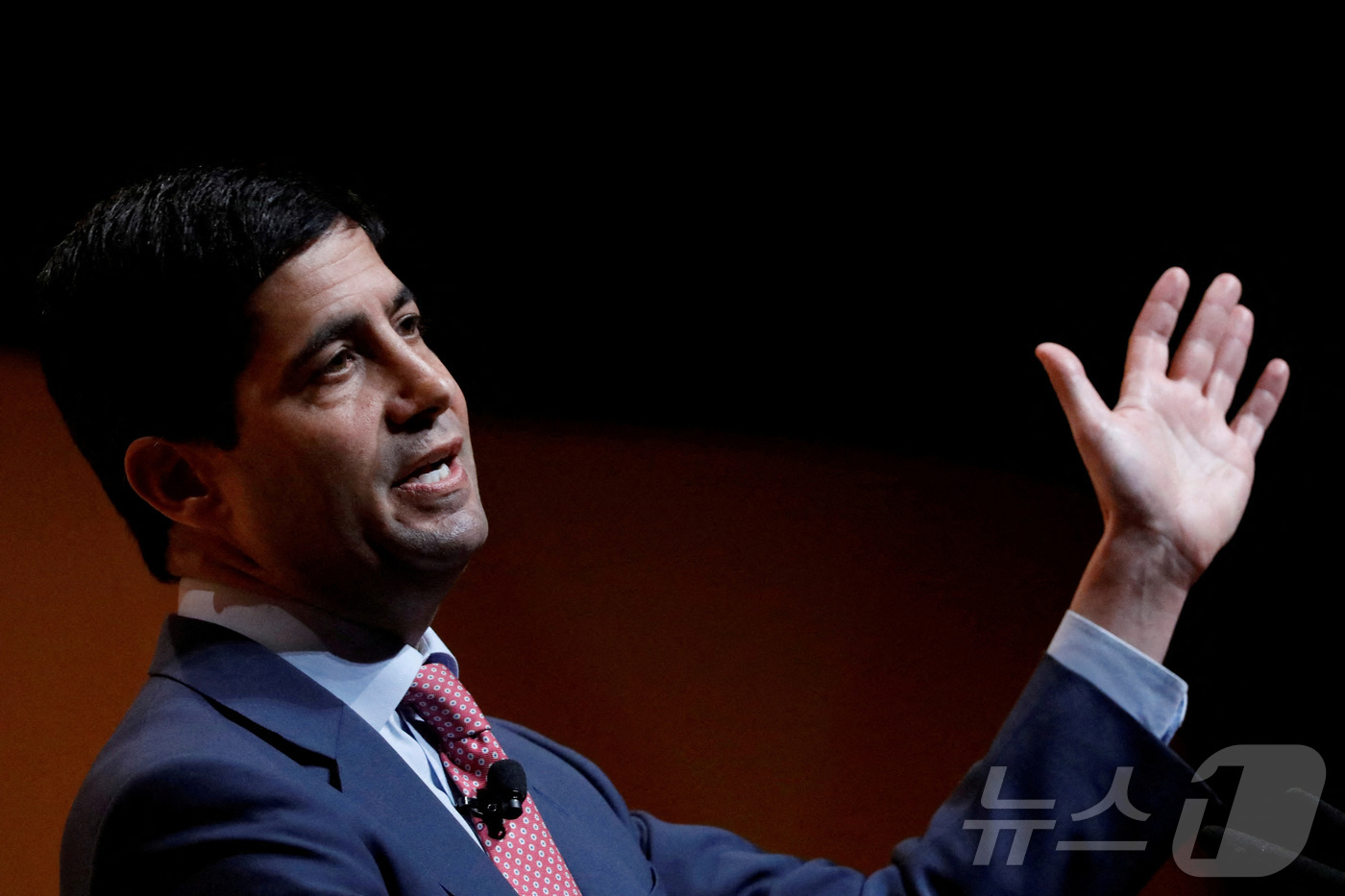 (로이터=뉴스1) 이호윤 기자 = 도널드 트럼프 미국 대통령이 29일(현지시간) 차기 연방준비제도(Fed·연준) 의장에 케빈 워시 전 연준 이사를 지명했다. 사진은 지난 2017년 …