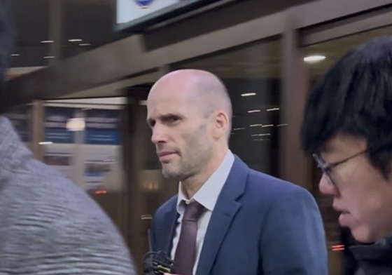 경찰, 로저스 쿠팡 대표 12시간 반 조사…'증거인멸' 집중 추궁(종합)