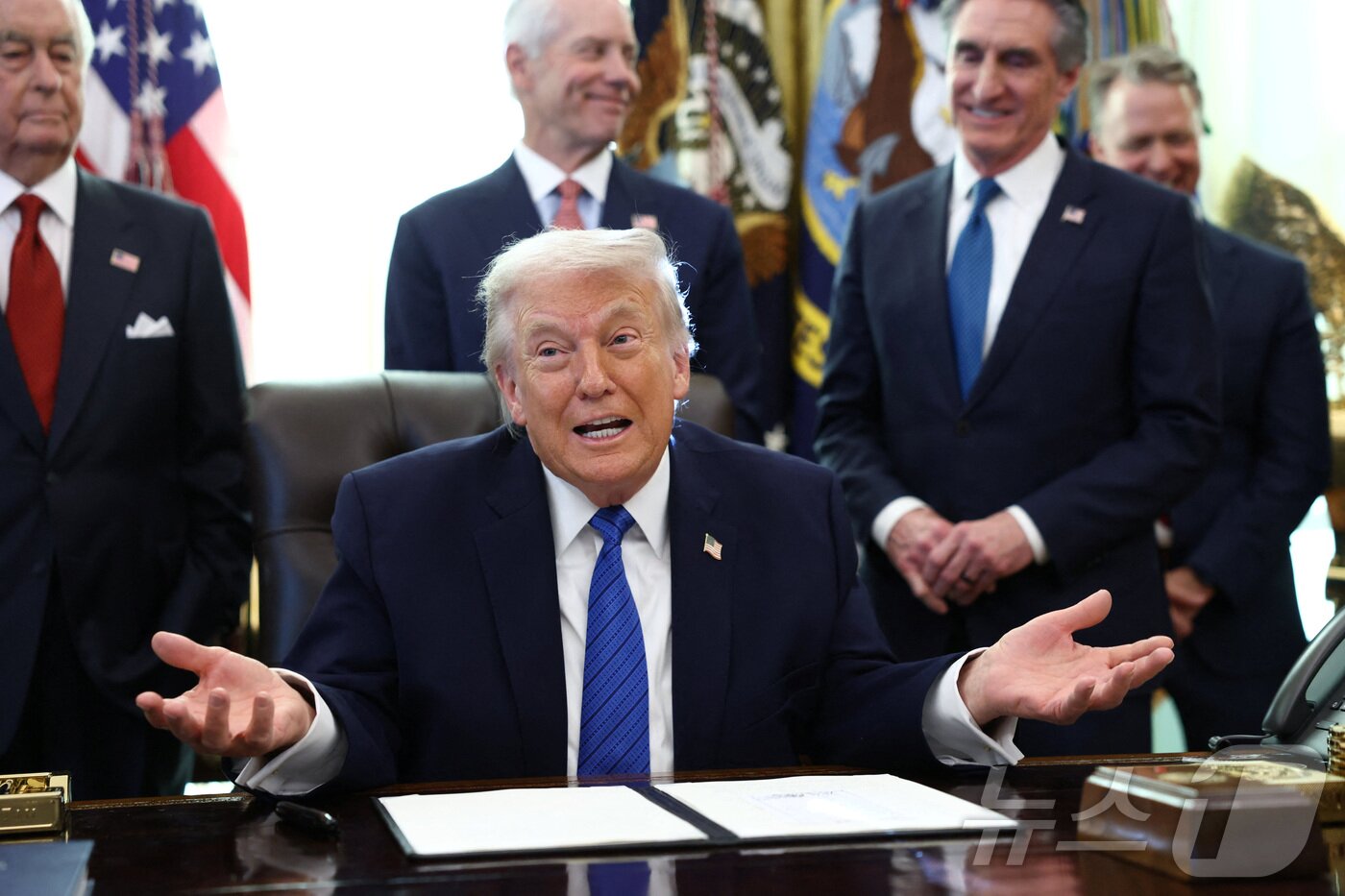 본문 이미지 - 도널드 트럼프 미국 대통령이 30일(현지시간) 워싱턴DC 백악관 오벌오피스(미 대통령 집무실)에서 열린 행정명령 서명행사에서 발언하고 있다. 2026.01.30. ⓒ 로이터=뉴스1 ⓒ News1 류정민 특파원