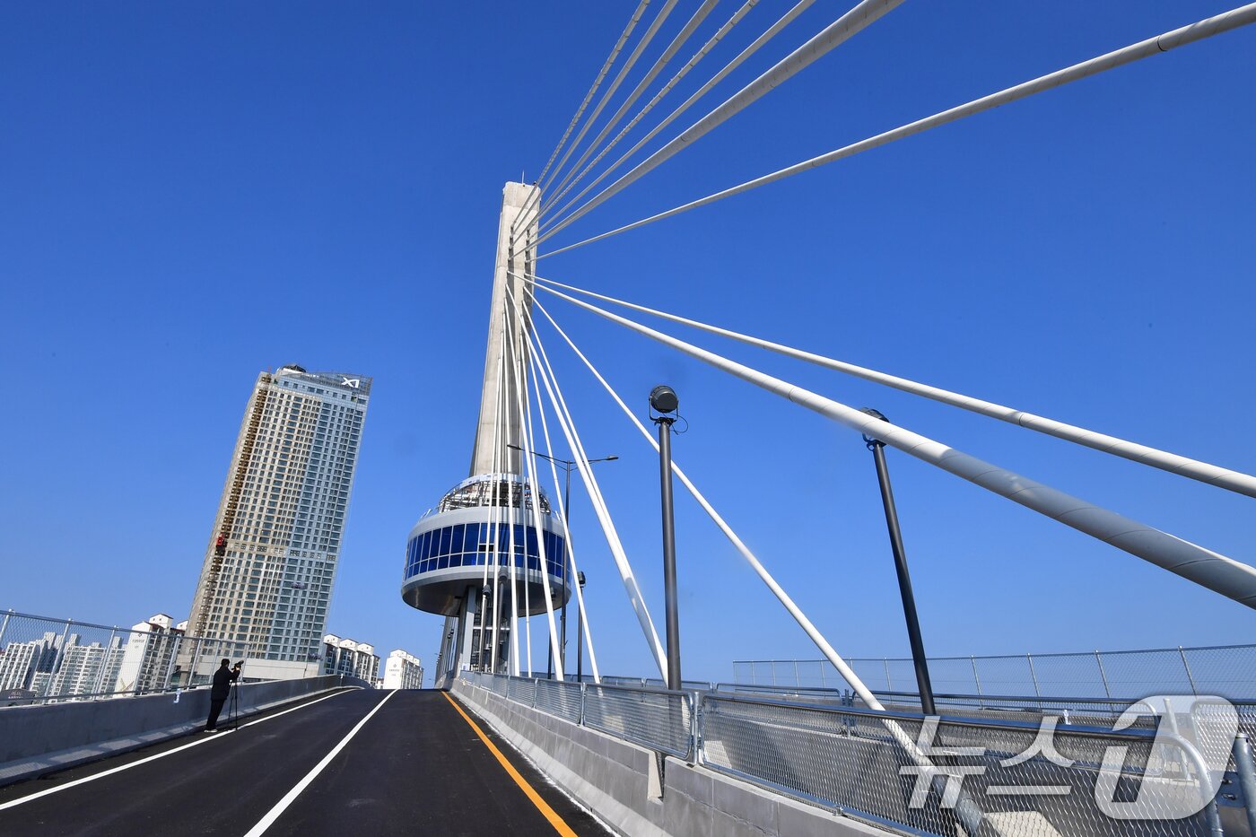 본문 이미지 - 31일 오후 경북 포항시 송도동(송도해수욕장)과 항구동(영일대해수욕장)을 연결하는 해오름대교 임시 개통식이 송도 방향에서 열리고 있다. 2026.1.31/뉴스1 ⓒ News1 최창호 기자