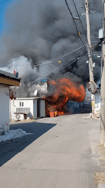 본문 이미지 - 화재 현장. (경기도북부소방재난본부 제공. 재판매 및 DB 금지) 2026.1.31/뉴스1 