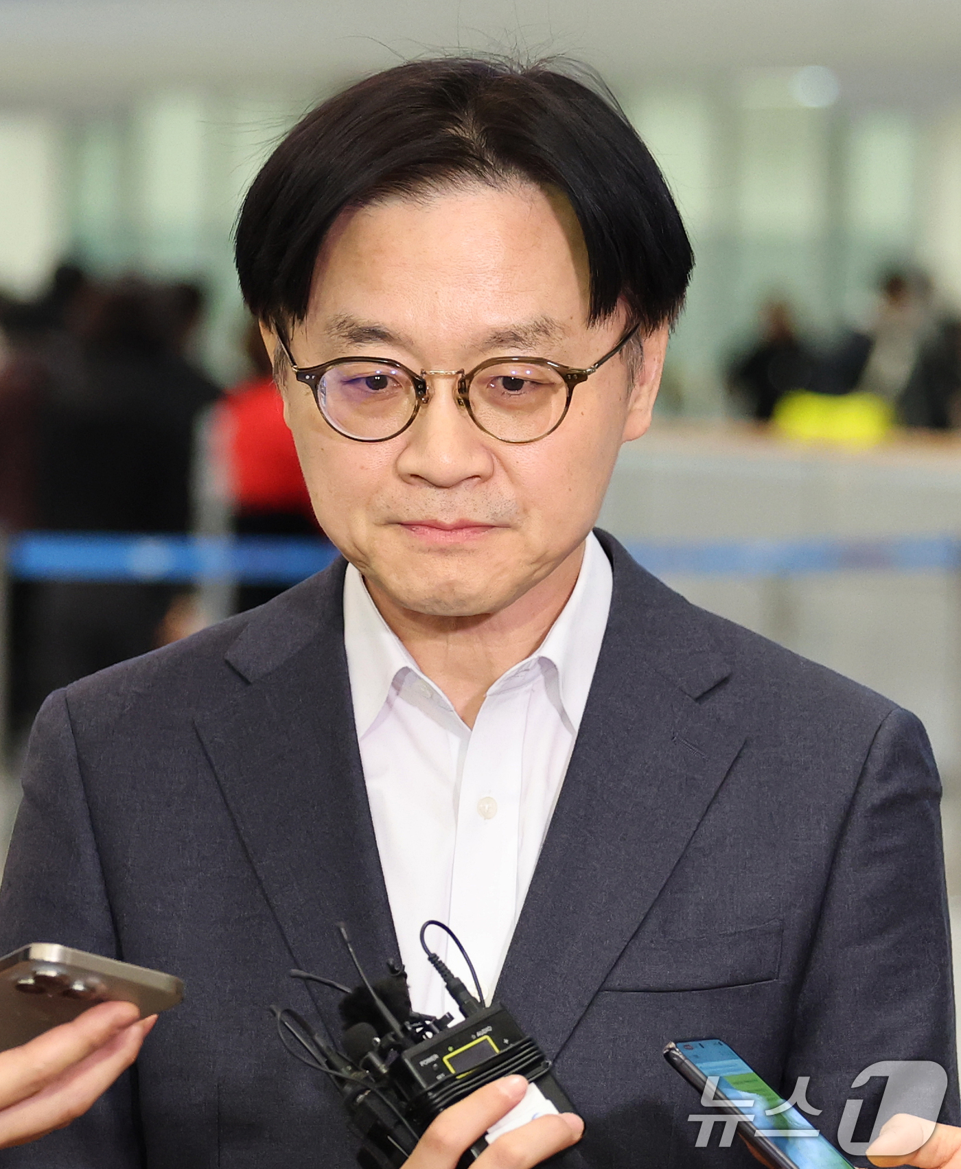 (인천공항=뉴스1) 오대일 기자 = 상호관세 인상 방침과 관련한 한미간 통상 현안을 논의하고 돌아온 김정관 산업통상부 장관이 31일 오후 인천국제공항을 통해 귀국해 취재진의 질문에 …