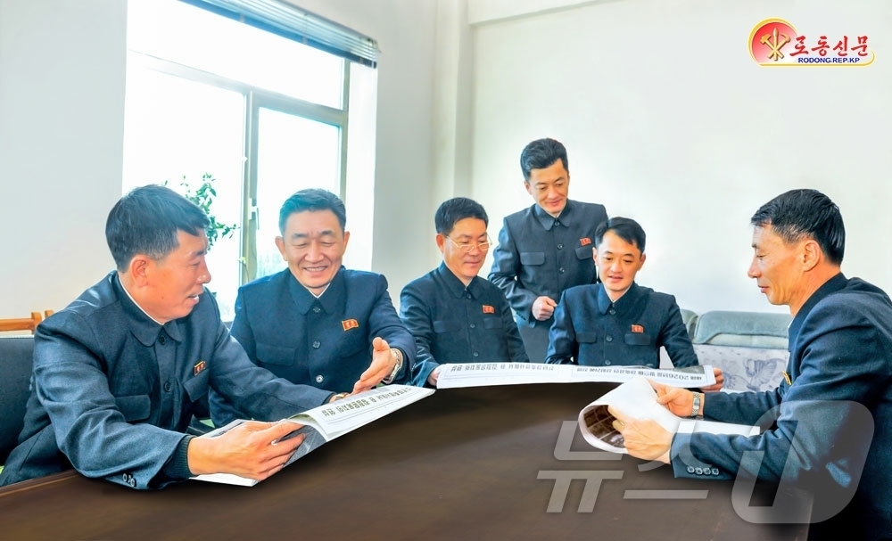 (평양 노동신문=뉴스1) = 북한 노동당 기관지 노동신문은 4일 "경애하는 총비서 동지의 신년 경축연설을 각지일꾼들이 깊이 학습하고 있다"며 임업성을 조명했다. [국내에서만 사용가 …