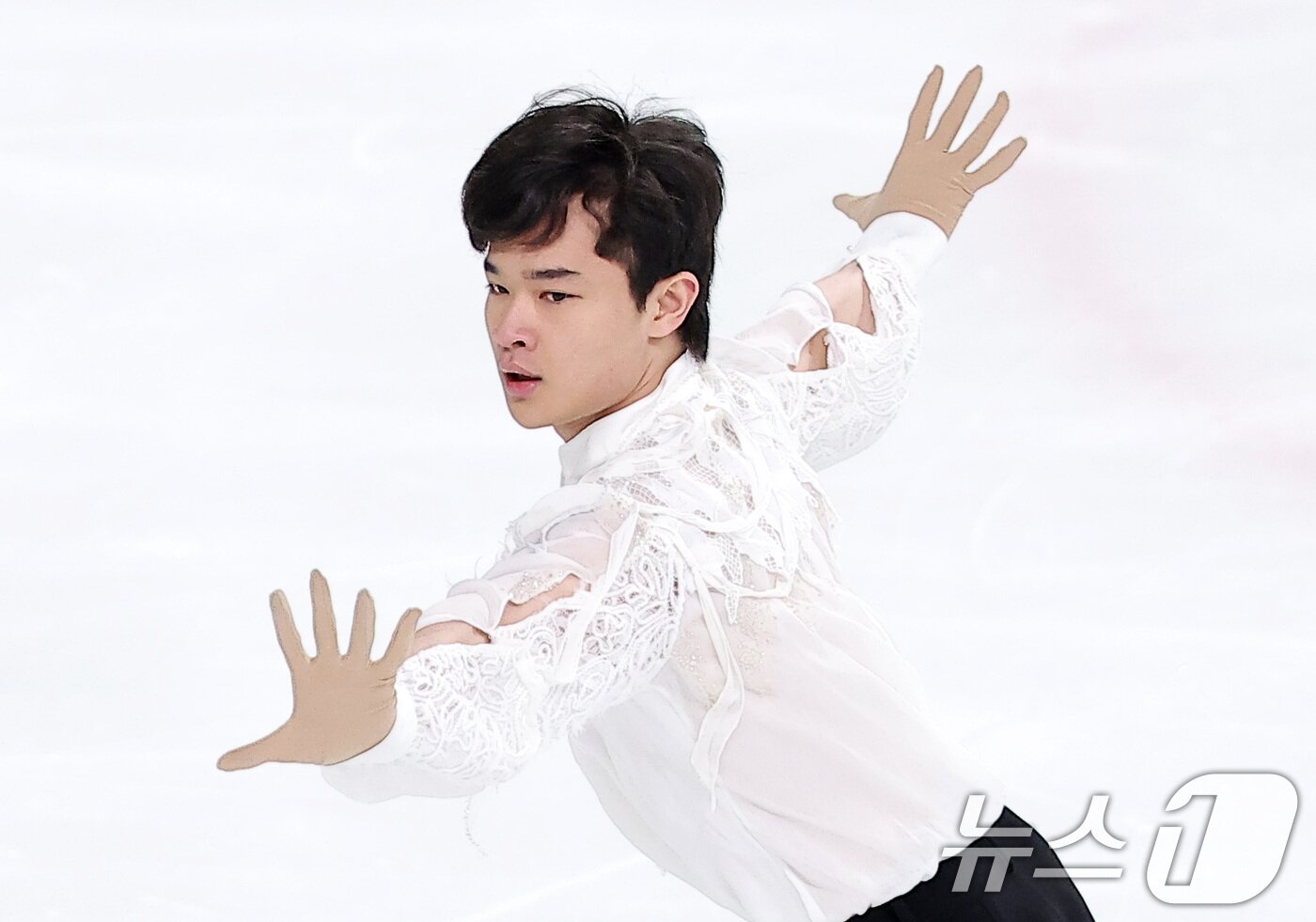 본문 이미지 - 피겨스케이팅 선수 김현겸(고려대)이 4일 서울 양천구 목동 아이스링크에서 열린 제80회 전국남녀 피겨스케이팅 종합선수권대회 남자 시니어 프리 스케이팅에서 연기를 펼치고 있다. 2026.1.4/뉴스1 ⓒ News1 김성진 기자