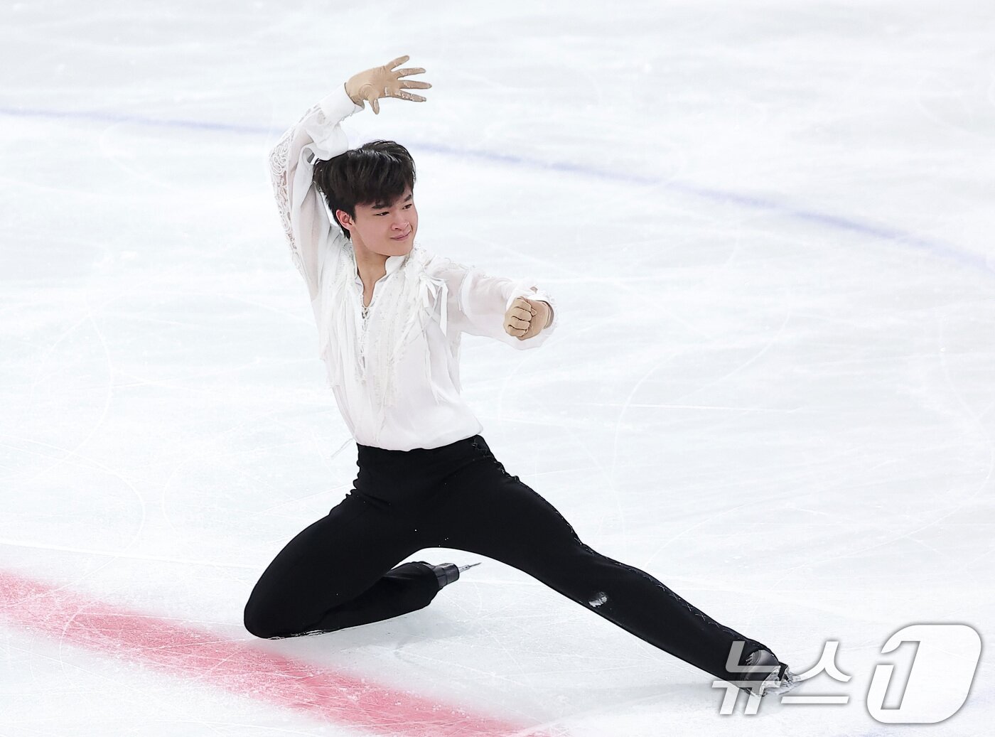 본문 이미지 - 피겨스케이팅 선수 김현겸(고려대)이 4일 서울 양천구 목동 아이스링크에서 열린 제80회 전국남녀 피겨스케이팅 종합선수권대회 남자 시니어 프리 스케이팅에서 연기를 펼치고 있다. 2026.1.4/뉴스1 ⓒ News1 김성진 기자