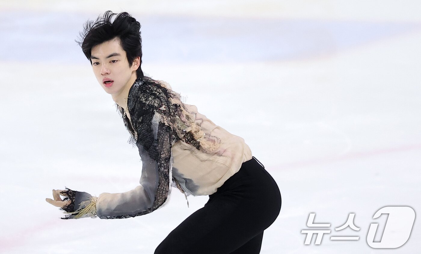 본문 이미지 - 피겨스케이팅 선수 차준환(서울시청)이 4일 서울 양천구 목동 아이스링크에서 열린 제80회 전국남녀 피겨스케이팅 종합선수권대회 남자 시니어 프리 스케이팅에서 연기를 펼치고 있다. 2026.1.4/뉴스1 ⓒ News1 김성진 기자