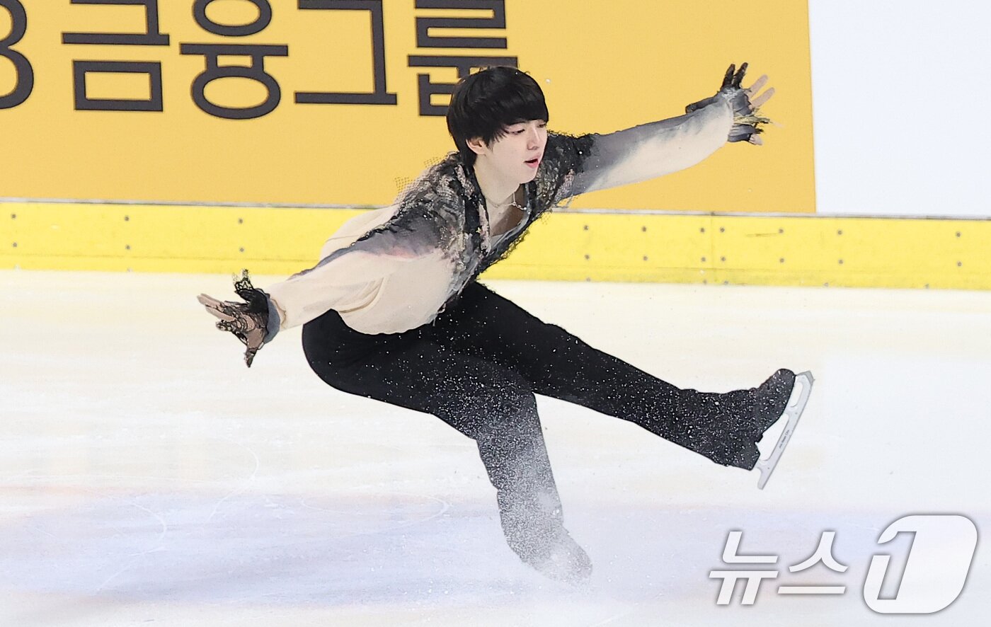 본문 이미지 - 피겨스케이팅 선수 차준환(서울시청)이 4일 서울 양천구 목동 아이스링크에서 열린 제80회 전국남녀 피겨스케이팅 종합선수권대회 남자 시니어 프리 스케이팅에서 연기를 펼치고 있다. 2026.1.4/뉴스1 ⓒ News1 김성진 기자