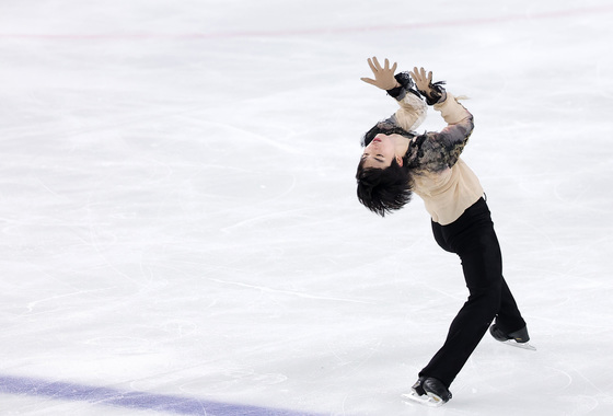 연기 펼치는 차준환