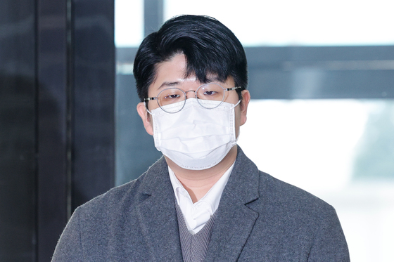 질문에 답하는 공익 제보자 김준호 씨