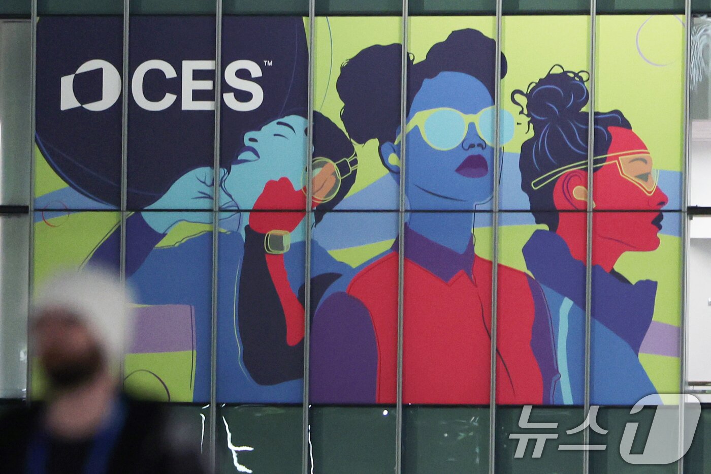 본문 이미지 - 세계 최대 IT(정보기술)·가전 전시회 'CES 2026' 개막을 사흘 앞둔 3일(현지시간) 미국 네바다주 라스베이거스 컨벤션센터(LVCC)에 관련 홍보물이 부착돼 있다.  2026.1.4/뉴스1 ⓒ News1 황기선 기자