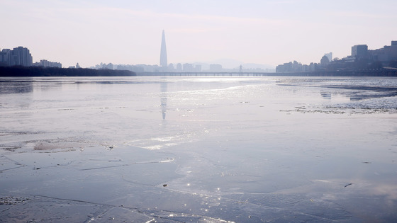 꽁꽁 얼어붙은 한강