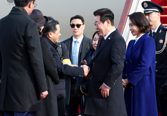 李대통령 베이징 도착…中 장관급 영접 '특급 예우'(종합)