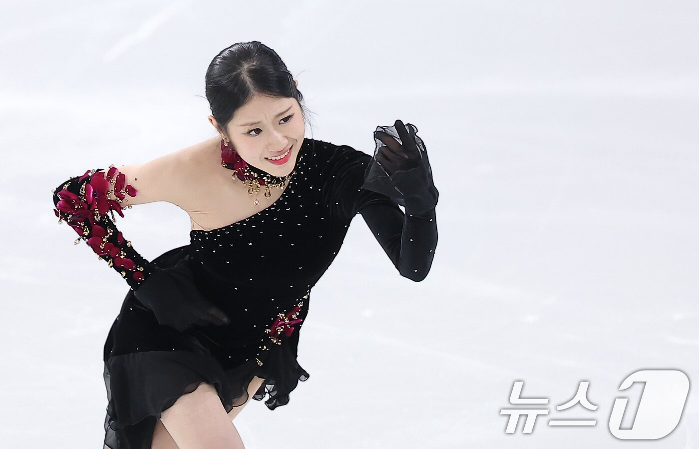 본문 이미지 - 피겨스케이팅 선수 이해인(고려대)이 4일 서울 양천구 목동 아이스링크에서 열린 제80회 전국남녀 피겨스케이팅 종합선수권대회 여자 시니어 프리 스케이팅에서 연기를 펼치고 있다. 2026.1.4/뉴스1 ⓒ News1 김성진 기자